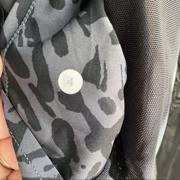 Lululemon Noir II Mesh Bomber Jacket Black Gray Biggie Animal - size 4 - Picture 9 of 9